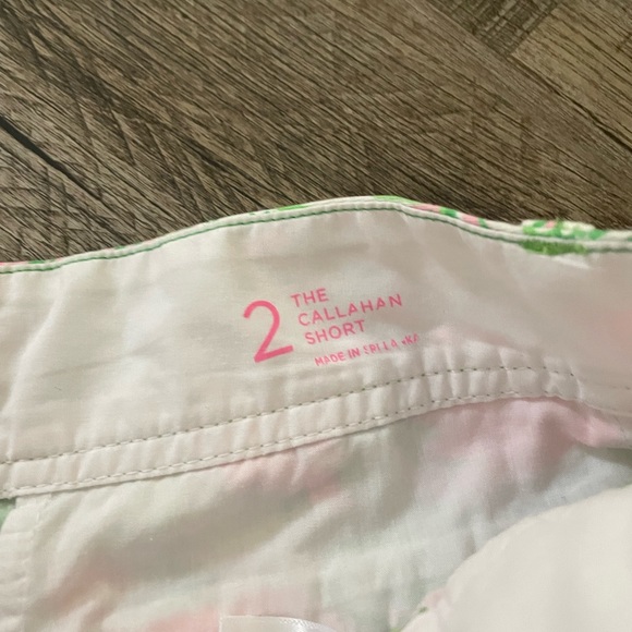 Lilly Pulitzer size 2 Callahan short flamingos - Picture 2 of 3
